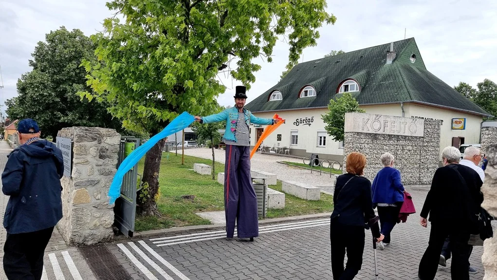 solche Stelzen und wir stöhnen über 3 cm Stöckelschuhe