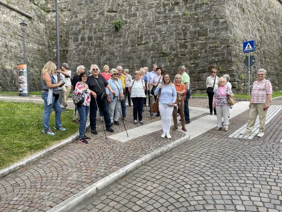 In der Mitte unsere Reiseführerin